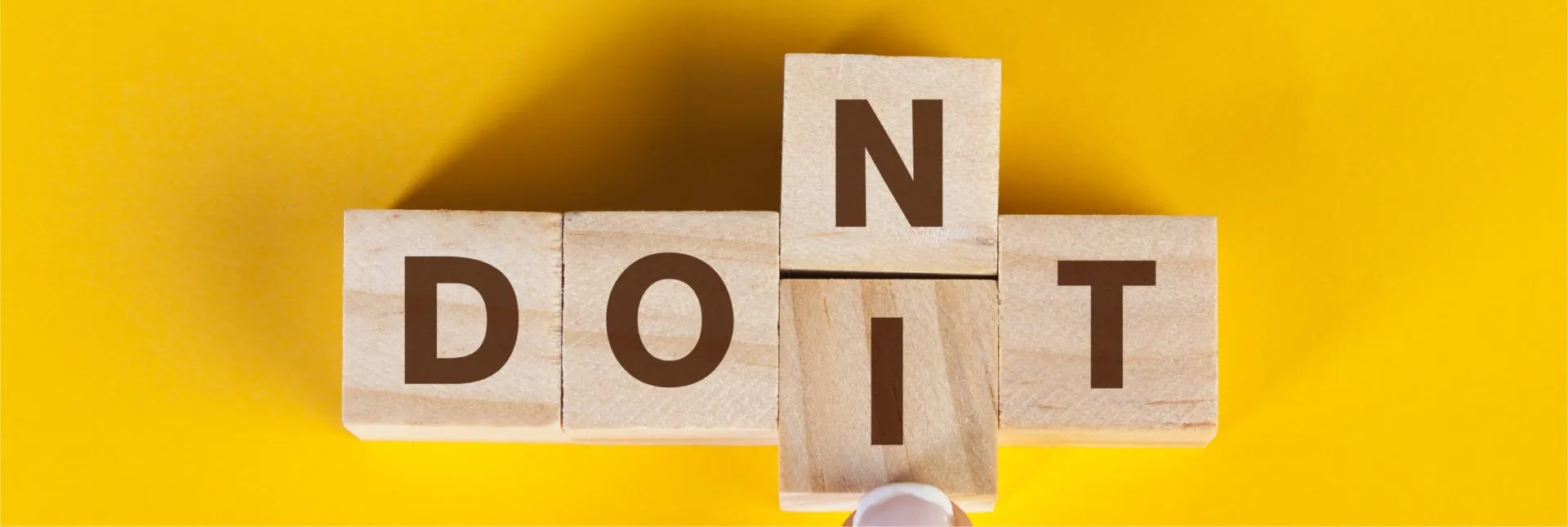 Buchstaben für Do und Don’t als Symbol für persönliche Entwicklung